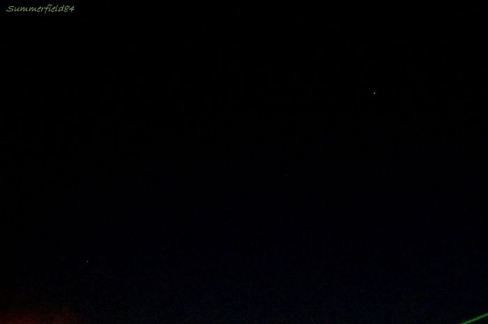 左下が土星、右上の赤い星が火星です。